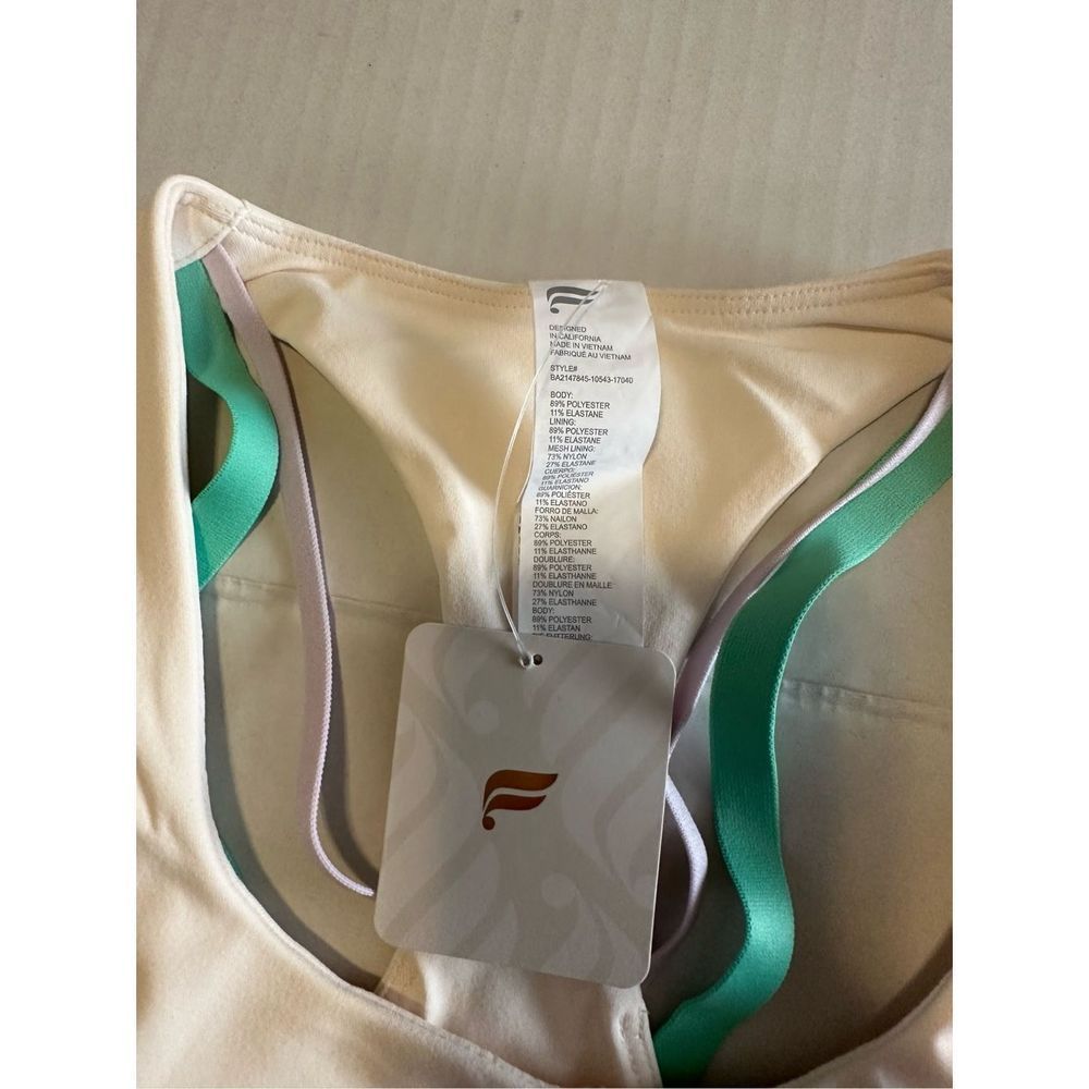 NWT - Fabletics Boost Medium Impact Sports Bra - medium/egret/light green - Picture 4 of 9